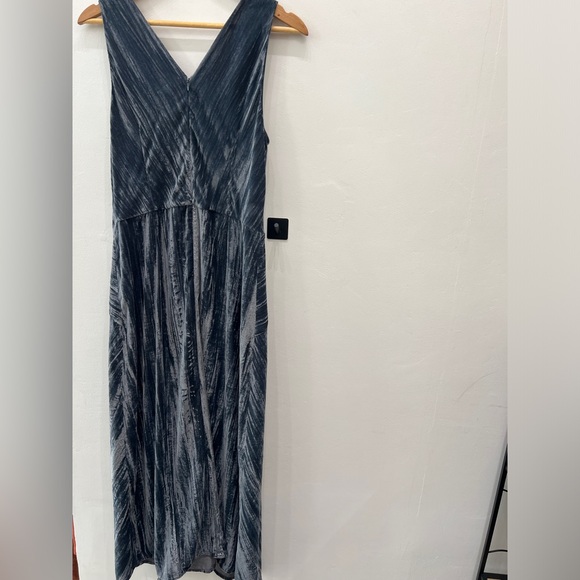 Vince velvet midi dress - Picture 10 of 11